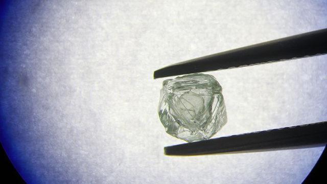 Tahminen 800 Milyon Yıllık, İç İçe Geçmiş İki Elmas Keşfedildi
