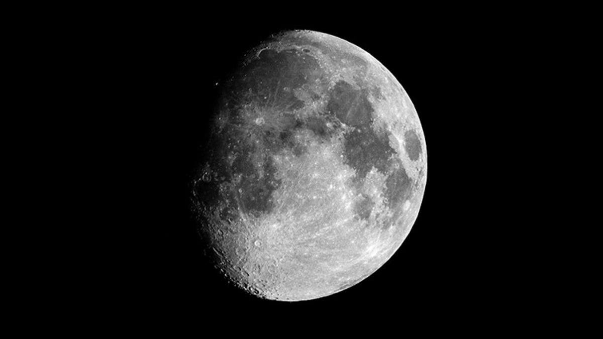 Hindistan, Şu Ana Kadar Yörüngeden Çekilen En Net Ay Yüzeyi Fotoğraflarını Çekti