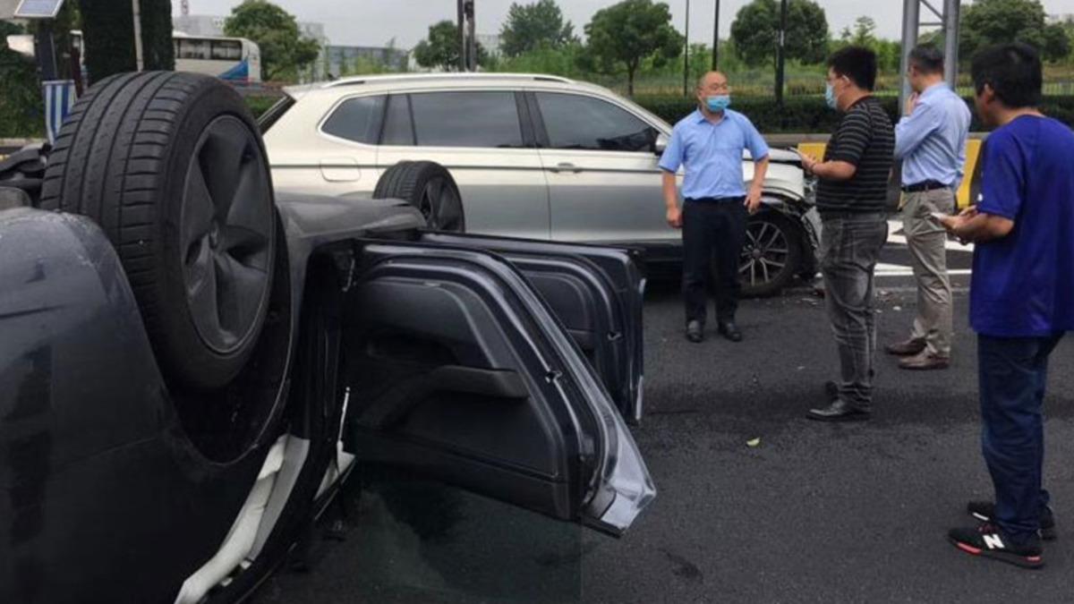 Çin’de Tesla’nın Sağlamlığını Tekrar Gözler Önüne Seren Bir Kaza Yaşandı