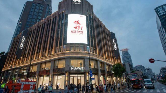 Huawei, Koronavirüse Rağmen Dünyadaki En Büyük Mağazasını Açtı