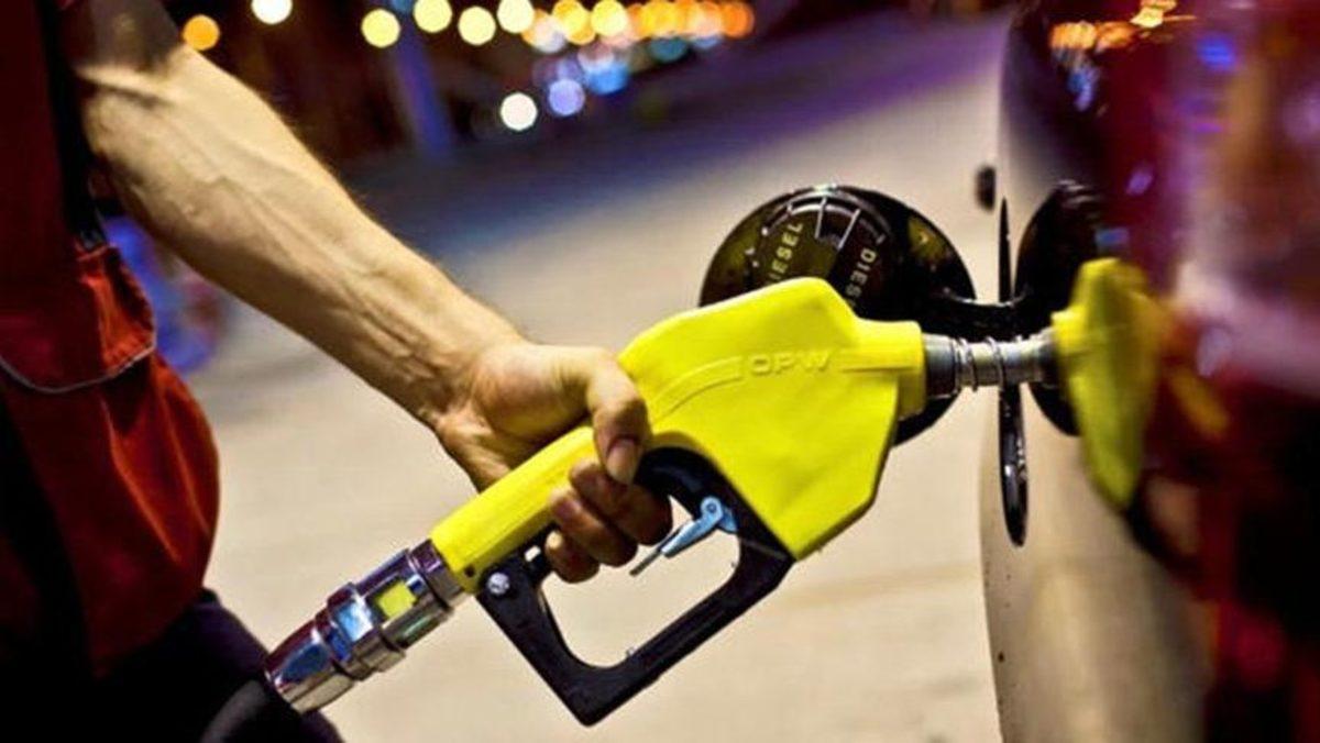 Benzine Üç Günde İkinci Zam Geldi