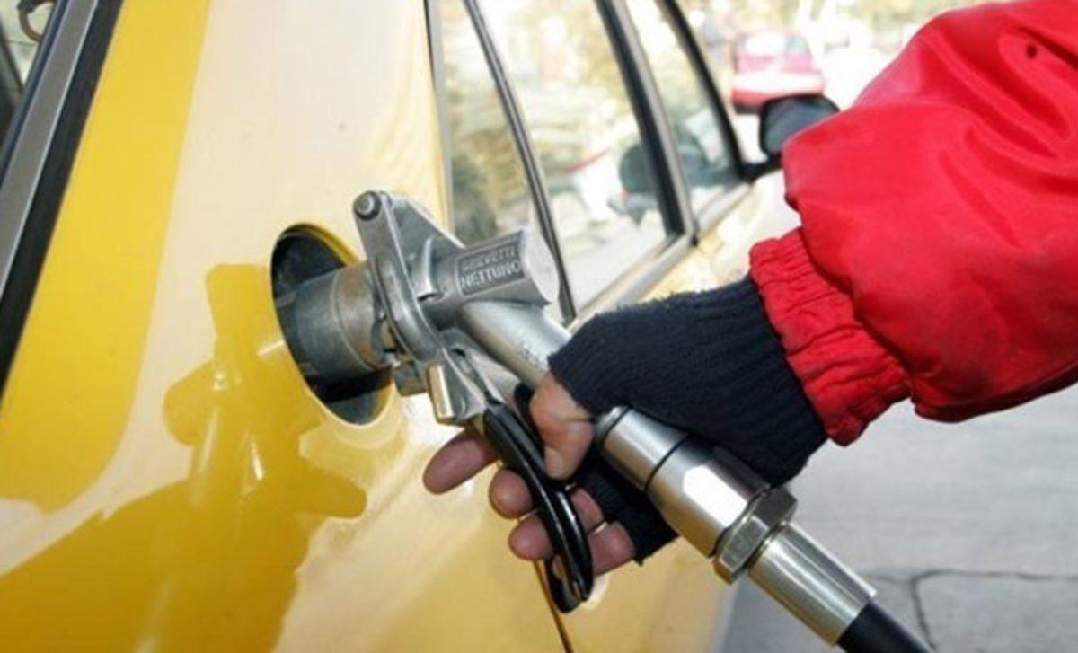 Benzine Üç Günde İkinci Zam Geldi