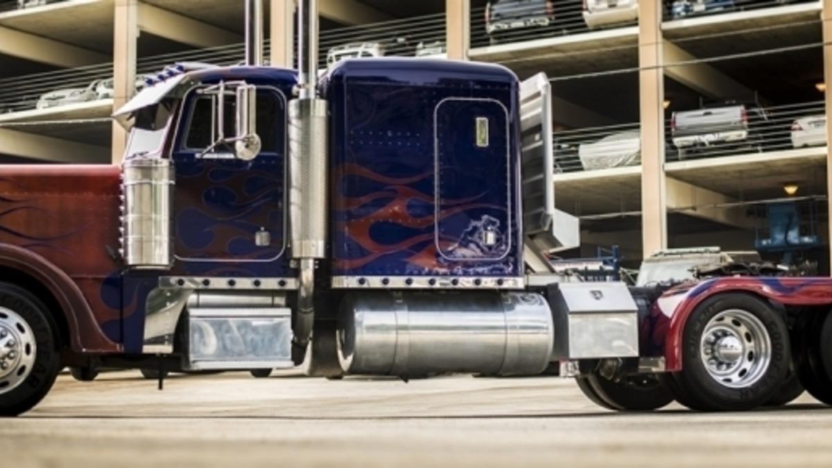 Transformers’ın Optimus Prime’ı ve Bumblebee’si Satılıyor!