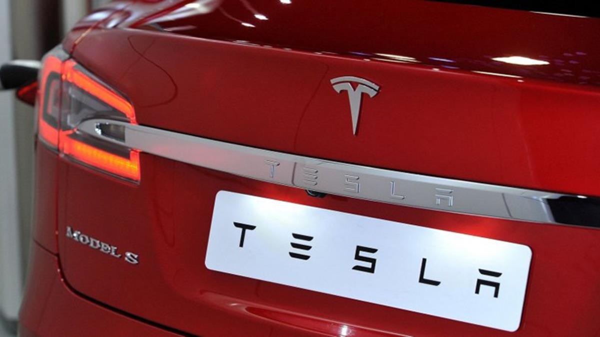 Elon Musk: Tesla’nın Pickup’ı Gelecekten Gelen Zırhlı Araç Gibi Görünecek