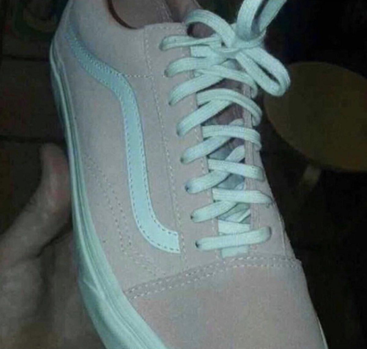 Yıllar Önce Rengiyle Viral Olan Ayakkabı Yeniden Ortaya Çıktı