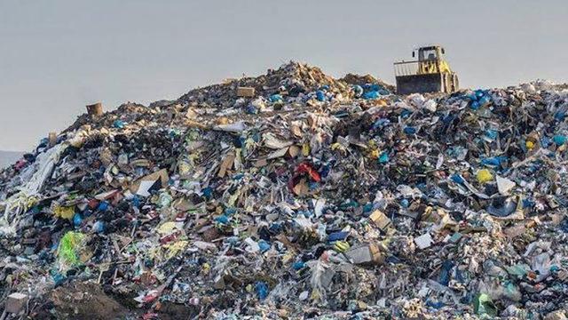 İngiltere’den Türkiye’ye Geri Dönüşüm İçin Gönderilen Plastik Atıkların Yakıldığı Ortaya Çıktı (Video)