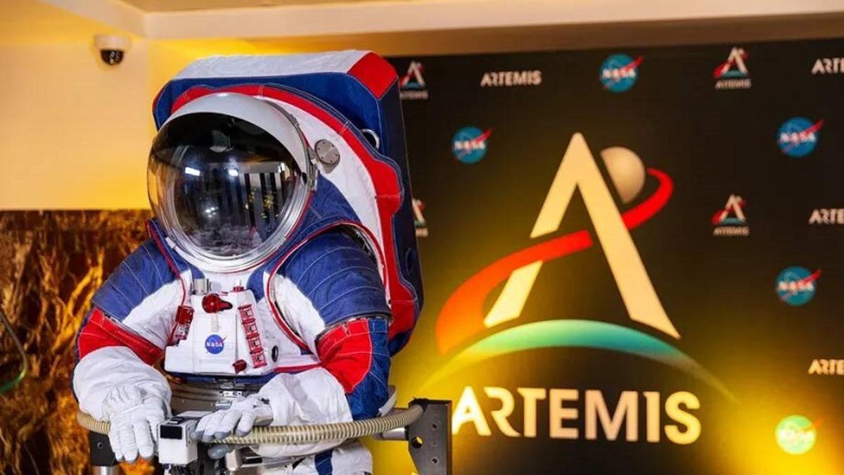 NASA, Ay Görevlerinde Kullanılacak Yeni Uzay Giysisi Tasarımlarını Tanıttı