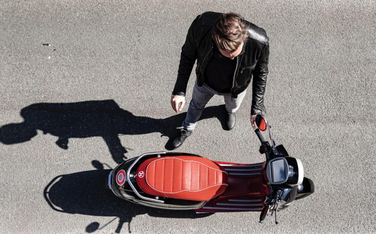 Kumpan’ın Saatte 100 Kilometre Hıza Ulaşabilen Elektrikli Scooter’ı Tanıtıldı