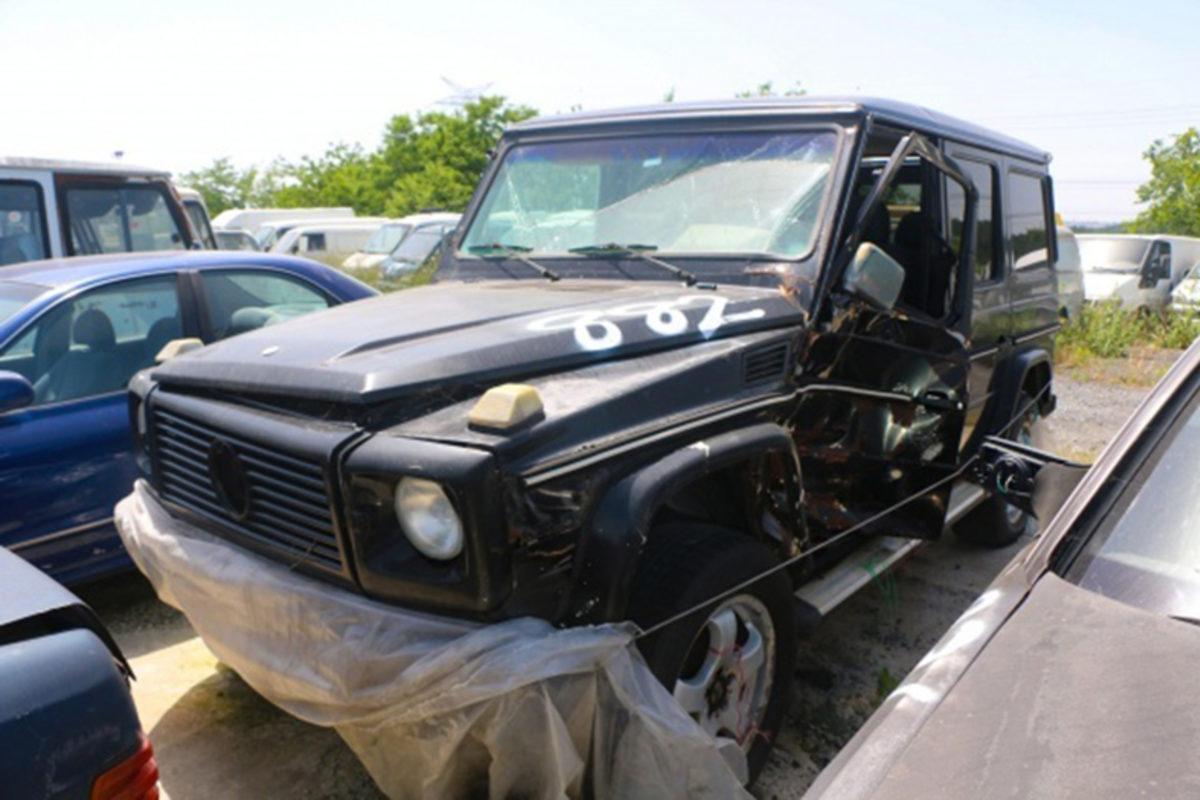 İstanbul’da Çürümeye Terk Edilen Otomobillerin Hollywood Filmlerini Anımsatan Görüntüleri