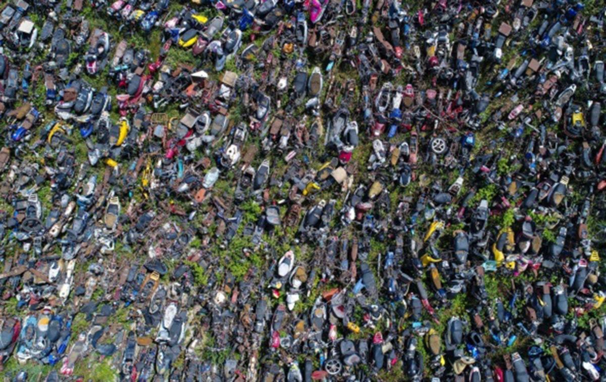 İstanbul’da Çürümeye Terk Edilen Otomobillerin Hollywood Filmlerini Anımsatan Görüntüleri