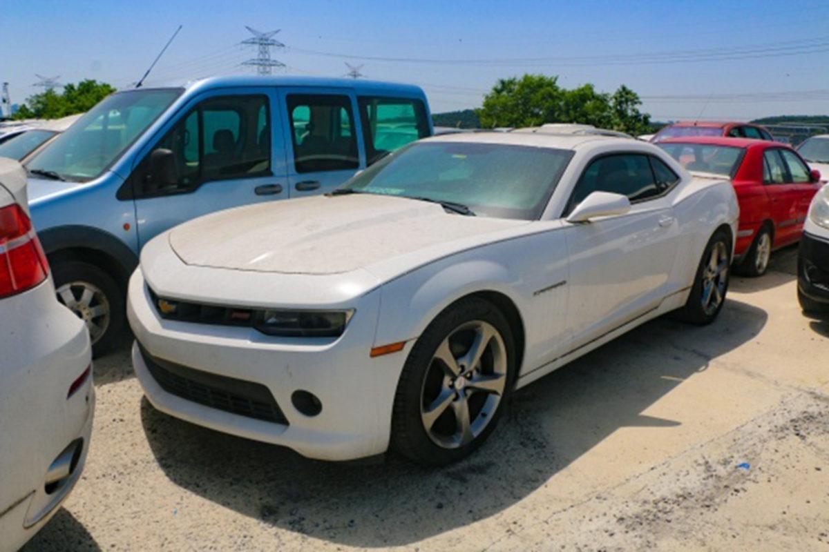 İstanbul’da Çürümeye Terk Edilen Otomobillerin Hollywood Filmlerini Anımsatan Görüntüleri