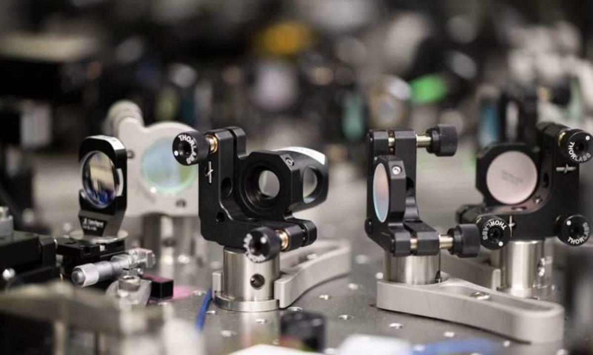 Bilim İnsanları, Lazer Işığından Dokuma Kuantum İşlemciler Üretti