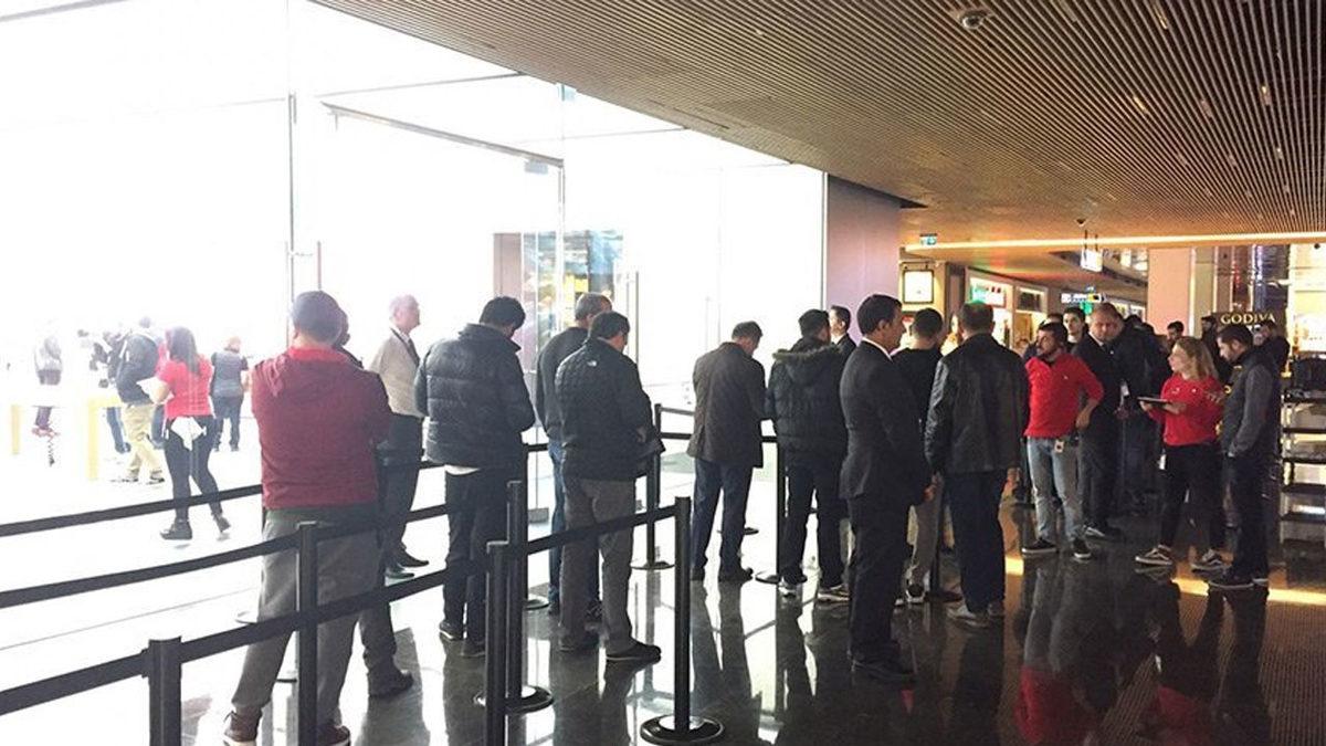 iPhone 11 İçin Türkiye’de Bu Sefer Sadece Turistler Kuyruğa Girdi