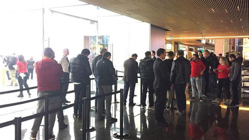iPhone 11 İçin Türkiye’de Bu Sefer Sadece Turistler Kuyruğa Girdi
