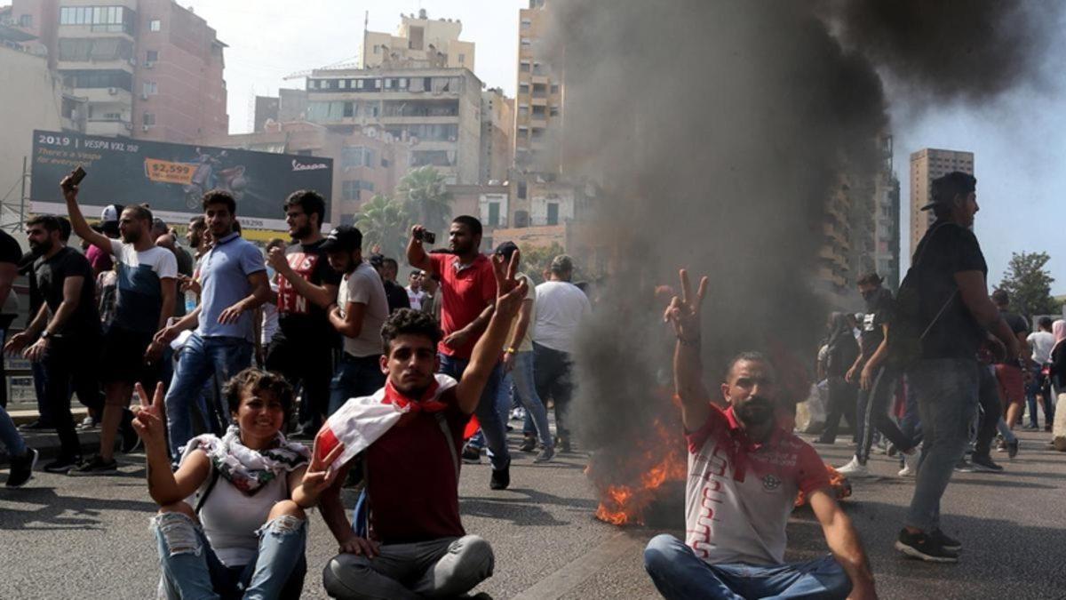 Lübnan, WhatsApp Vergisi Nedeniyle Yangın Yerine Döndü