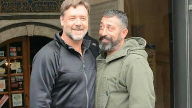 Russell Crowe, Yeni Filmi İçin Cem Yılmaz’ı Tebrik Etti
