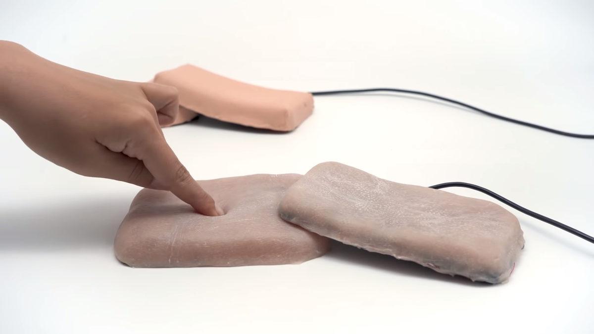 Bilim İnsanları, Yapay İnsan Derisiyle Kaplı Bir Telefon Kılıfı Geliştirdi