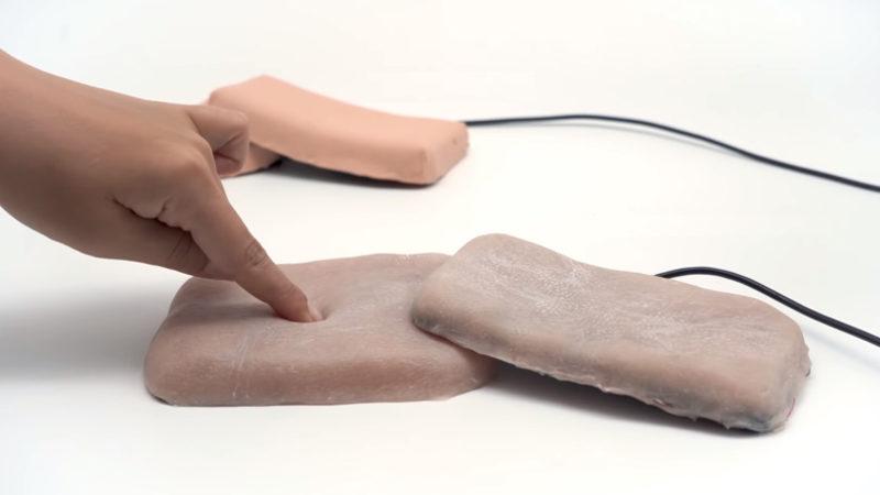 Bilim İnsanları, Yapay İnsan Derisiyle Kaplı Bir Telefon Kılıfı Geliştirdi