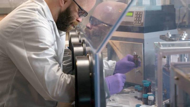 Bilim İnsanları, Telefonların Patlamasını Önleyecek Bir Lityum-İyon Pil Geliştirdi