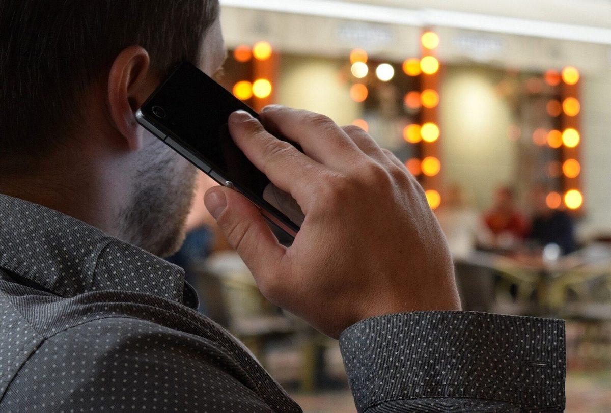 Bir Adam, Kızının İstediği Akıllı Telefonu Alamadığı İçin İntihar Etti