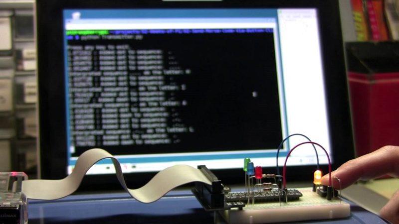 Raspberry Pi ve LED ile Akıllı Telefonlara Mors Kodu Gönderebilirsiniz