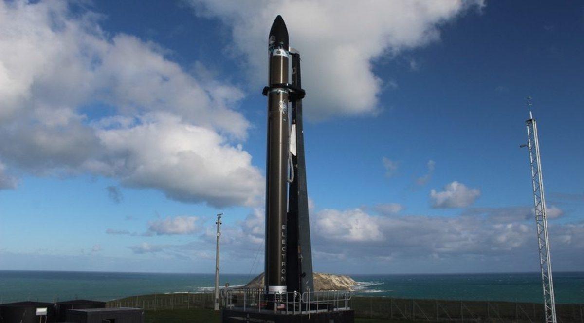 Rocket Lab’in Roketi, Kalkıştan Hemen Sonra Üzerindeki 7 Uyduyla Birlikte İnfilak Etti