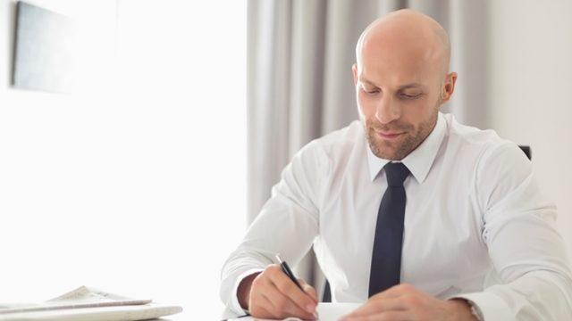 Uzun Saatler Boyunca Çalışmak Kel Olma Riskini 2 Kat Artırıyor