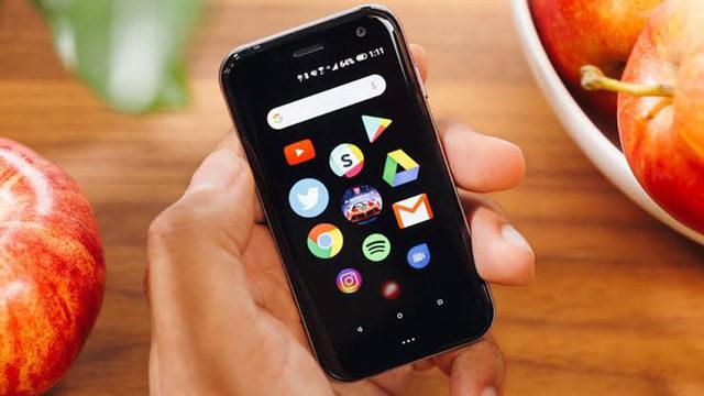 Dünyanın En Küçük Akıllı Telefonu ‘Palm’, Amazon Türkiye’de Satışa Çıktı