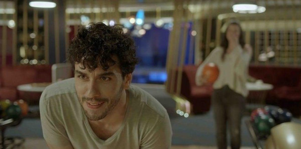 BluTV’nin ‘İnsanlar İkiye Ayrılır’ Filminden İlk Görüntüler Geldi