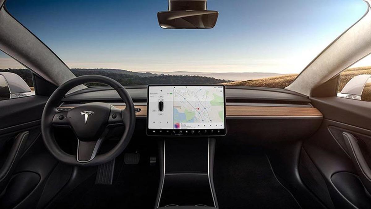 Tesla, Otopilotun Sürücülerden Dokuz Kat Daha Güvenli Olduğunu Açıkladı