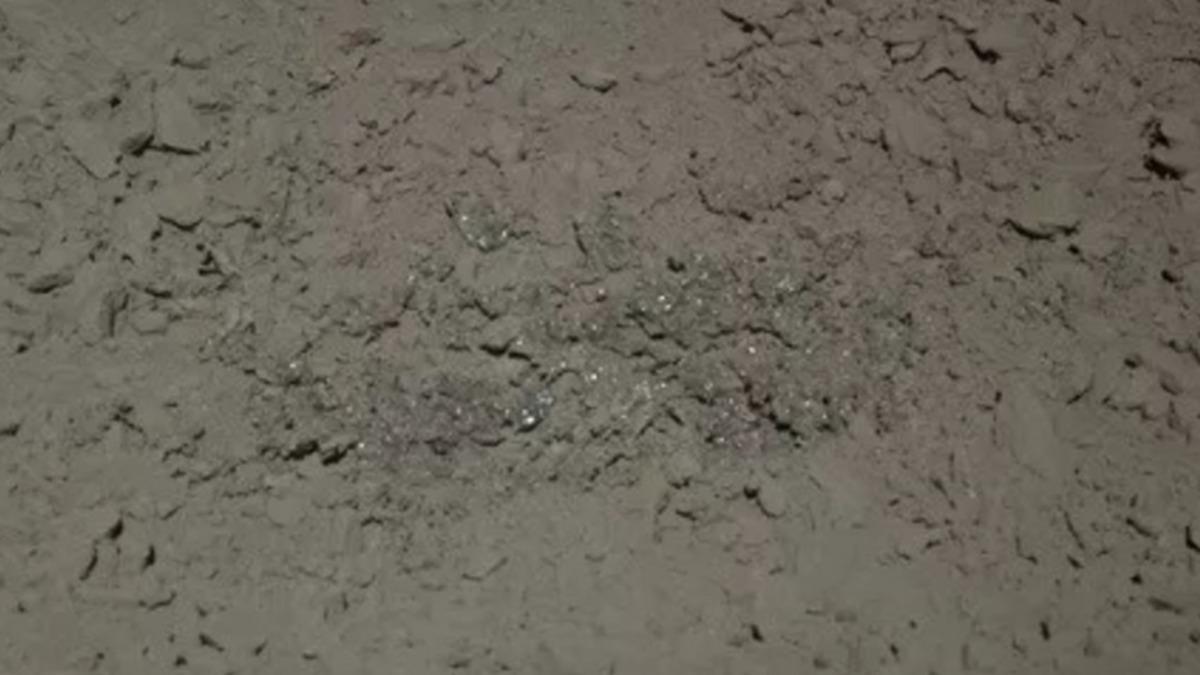 Bilim İnsanları, Ay’ın Karanlık Yüzündeki Gizemli Maddenin Sırrını Açıkladılar