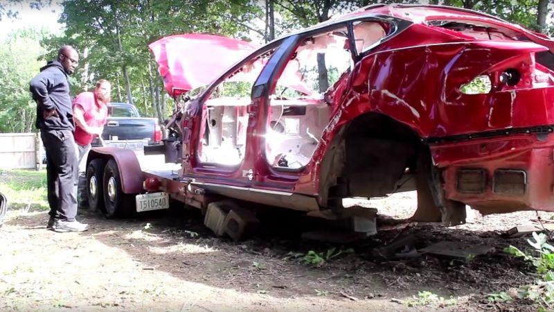 Tesla Sahibi Bir YouTuber’ın Benzinli Araca Geçeceğini Söylediği Video Kaldırıldı