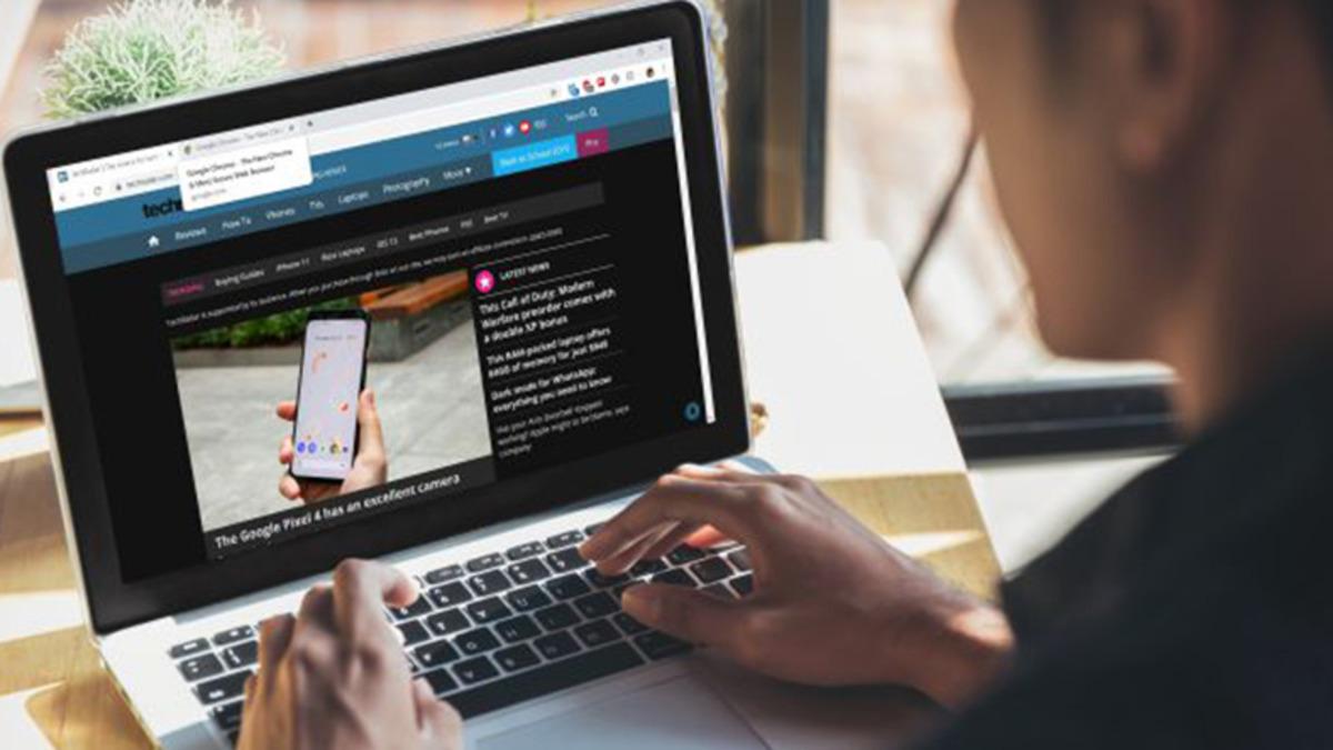 Göz Sağlığınız İçin Kullandığınız Karanlık Mod, Aslında Gözlerinize Zarar Veriyor Olabilir