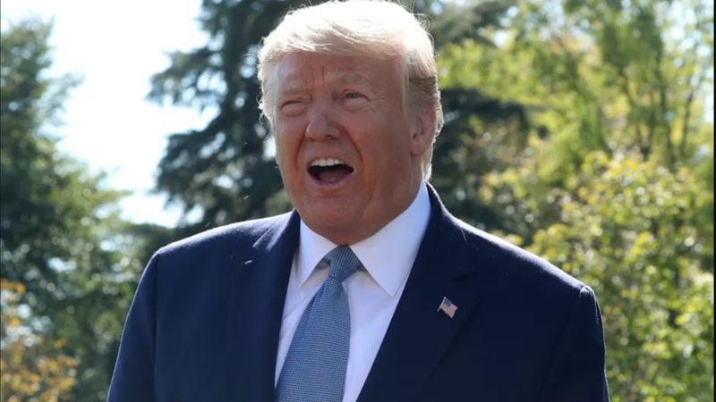 Donald Trump, iPhone’lardaki Tuşu Geri İstediğini Söyledi