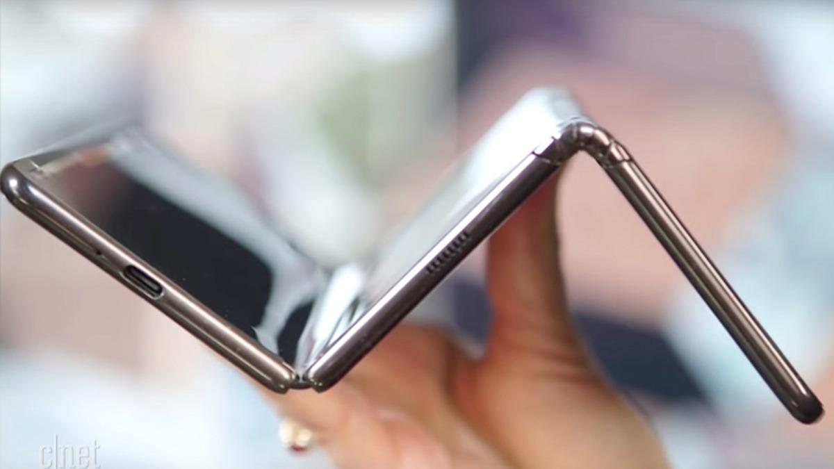 TCL’nin Üç Ekranlı Katlanabilir Telefonu Bir Videoda Görüldü