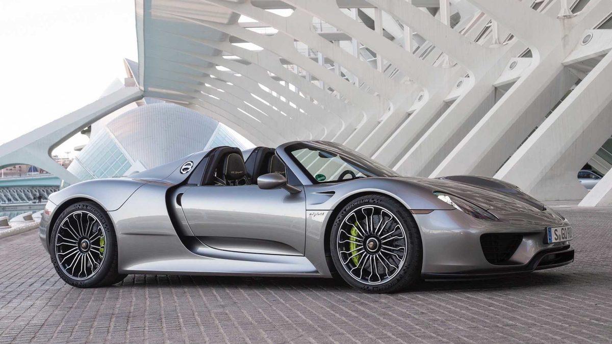 Porsche 918 Spyder ile McLaren 720S Drag Pistinde Kapıştı (Video)