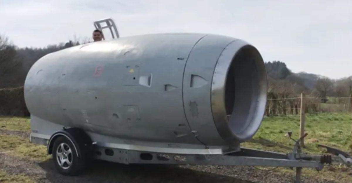 Bir Adam, 6 Yıllık Çalışmayla Bir Uçağın Motorunu Karavana Dönüştürdü