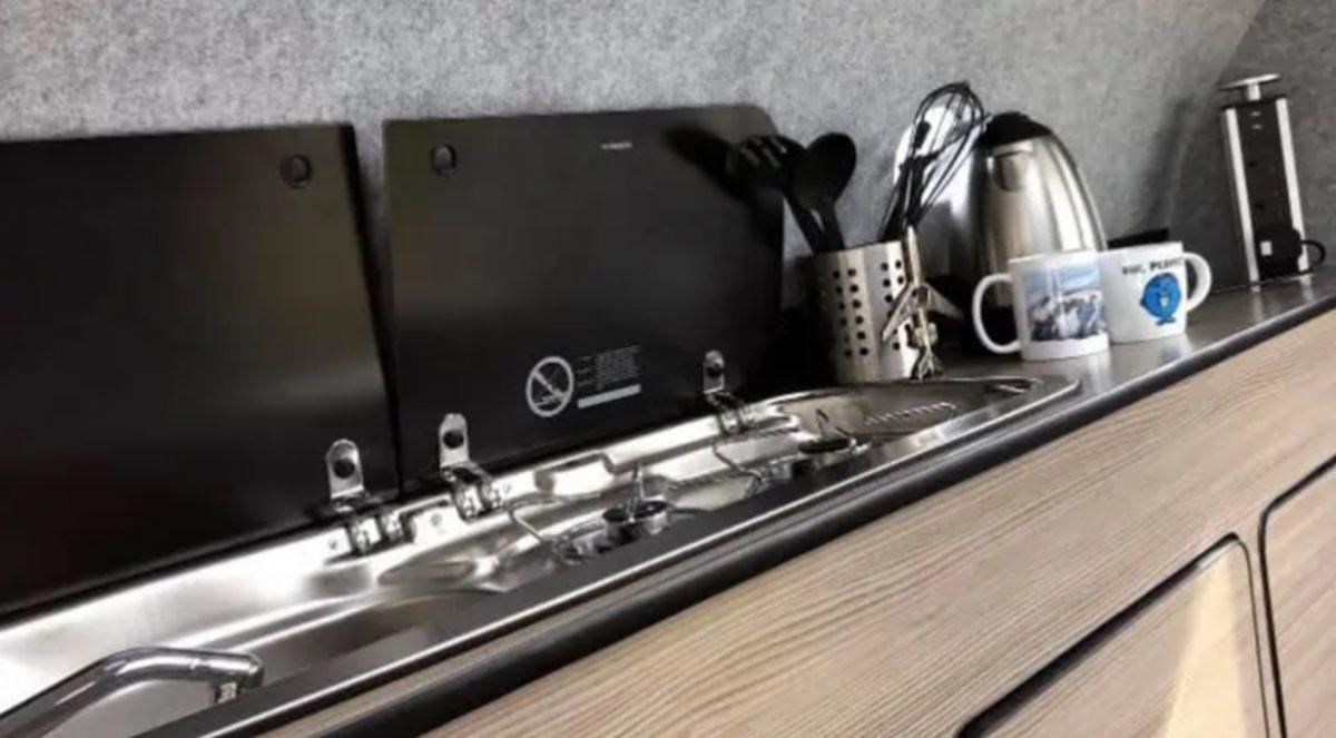 Bir Adam, 6 Yıllık Çalışmayla Bir Uçağın Motorunu Karavana Dönüştürdü