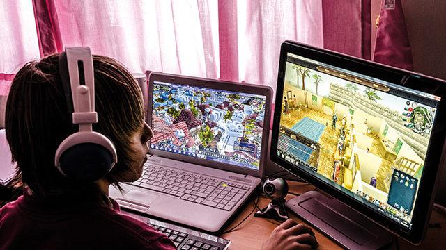 Bir Ay Boyunca Günde 22 Saat Oyun Oynayan Çocuğun Kolu Felç Oldu