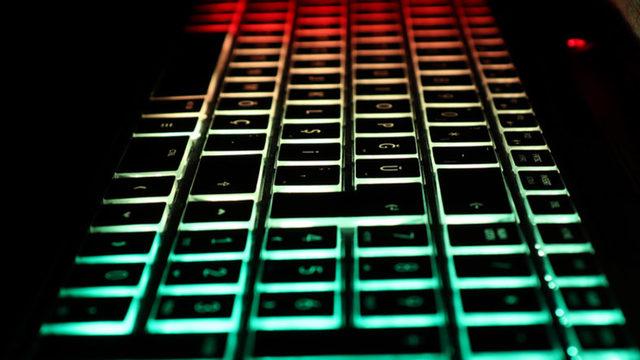 Apple’ın MacBook Klavyelerine RGB Işıklandırma Ekleyebileceği Ortaya Çıktı