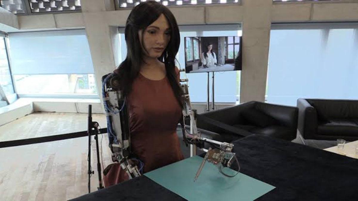 Dünyanın İlk Yapay Zeka Sanatçısının Sergilediği Atölye Çalışması (Video)