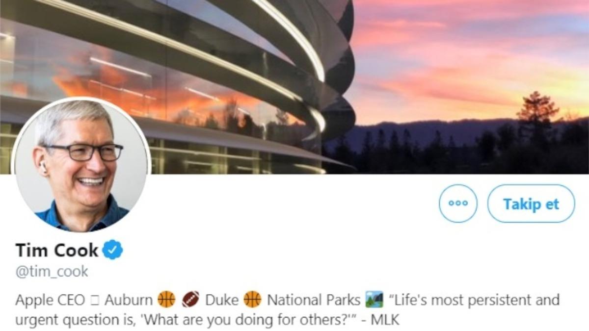 Apple CEO’su Tim Cook, Yeni AirPods Pro’yu Photoshop ile Kulağına Taktı