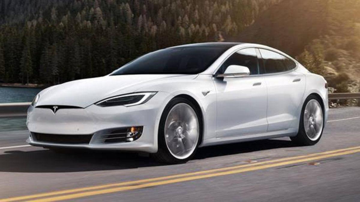 Tesla’nın Açılmayan Kapısı Nedeniyle Bir Adam Yanarak Hayatını Kaybetti