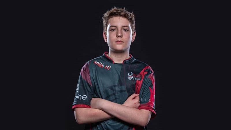 14 Yaşındaki Profesyonel Fortnite Oyuncusu, Yayın Sırasında Polis Baskınına Uğradı