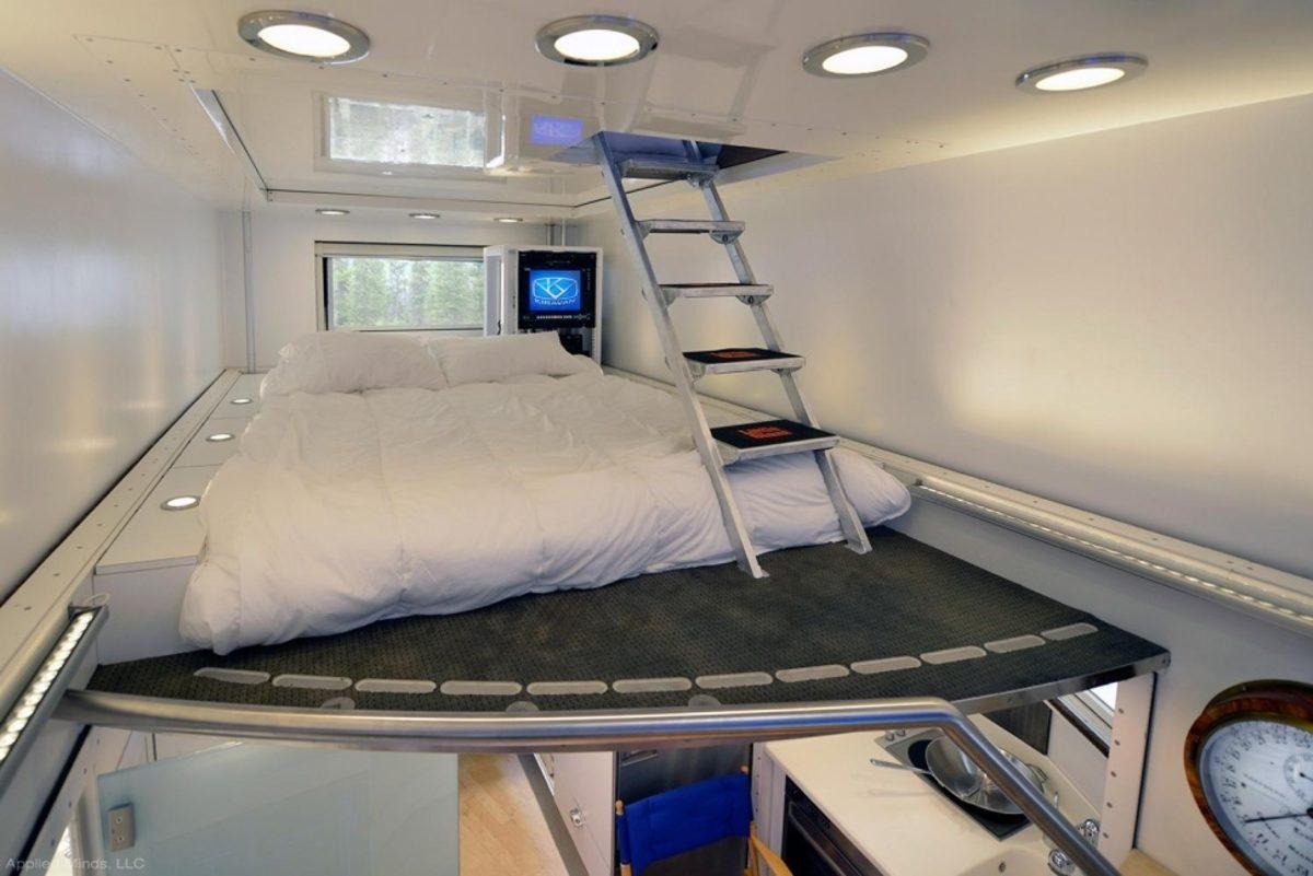 Filmlerinden Fırlamış Teknoloji Abidesi Karavan: KiraVan