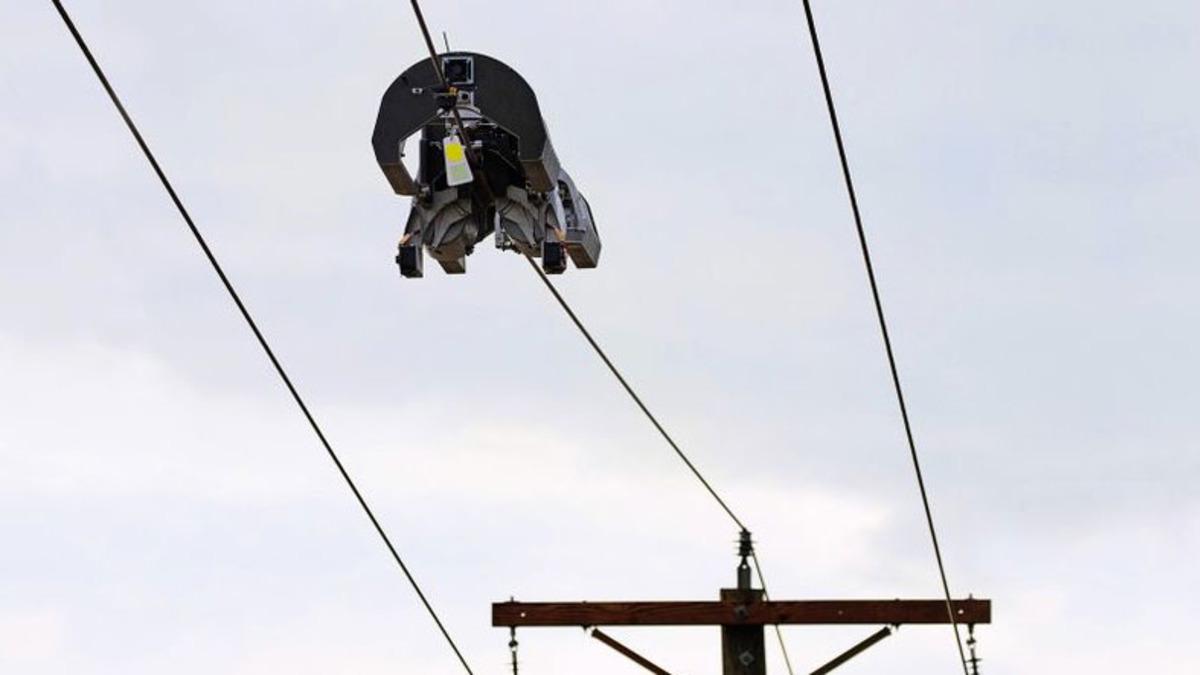 Facebook, Fiber Kablo Döşemenin Maliyetini Ciddi Oranda Azaltan Yeni Robotunu Tanıttı