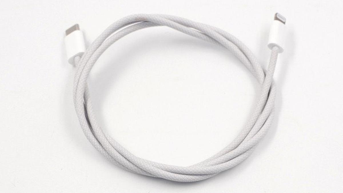 iPhone 12’ye Ait Olduğu Söylenen Yeni Lightning Kabloları, Oldukça Farklı Görünüyor
