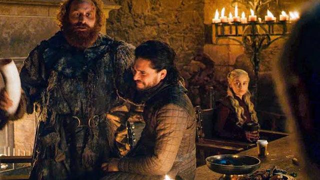 Emilia Clarke, Game of Thrones’taki Skandal ’Starbucks’ Bardağının Sahibini Açıkladı