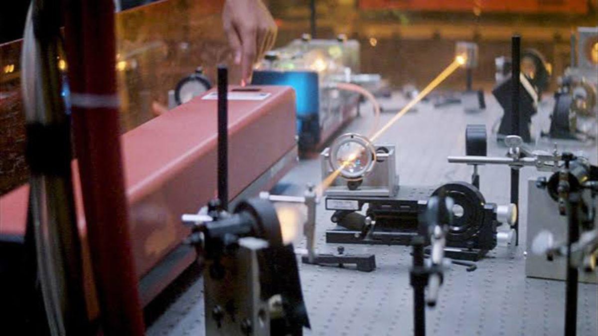 Lazer Işığı Nasıl Çalışır, Normal Işıktan Farkı Nedir?