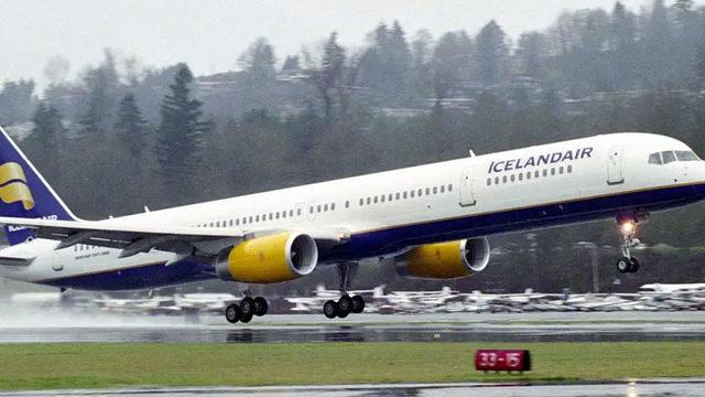 Bir Havayolu Şirketi, Boşta Duran Pilotları Hostes Olarak Görevlendirecek